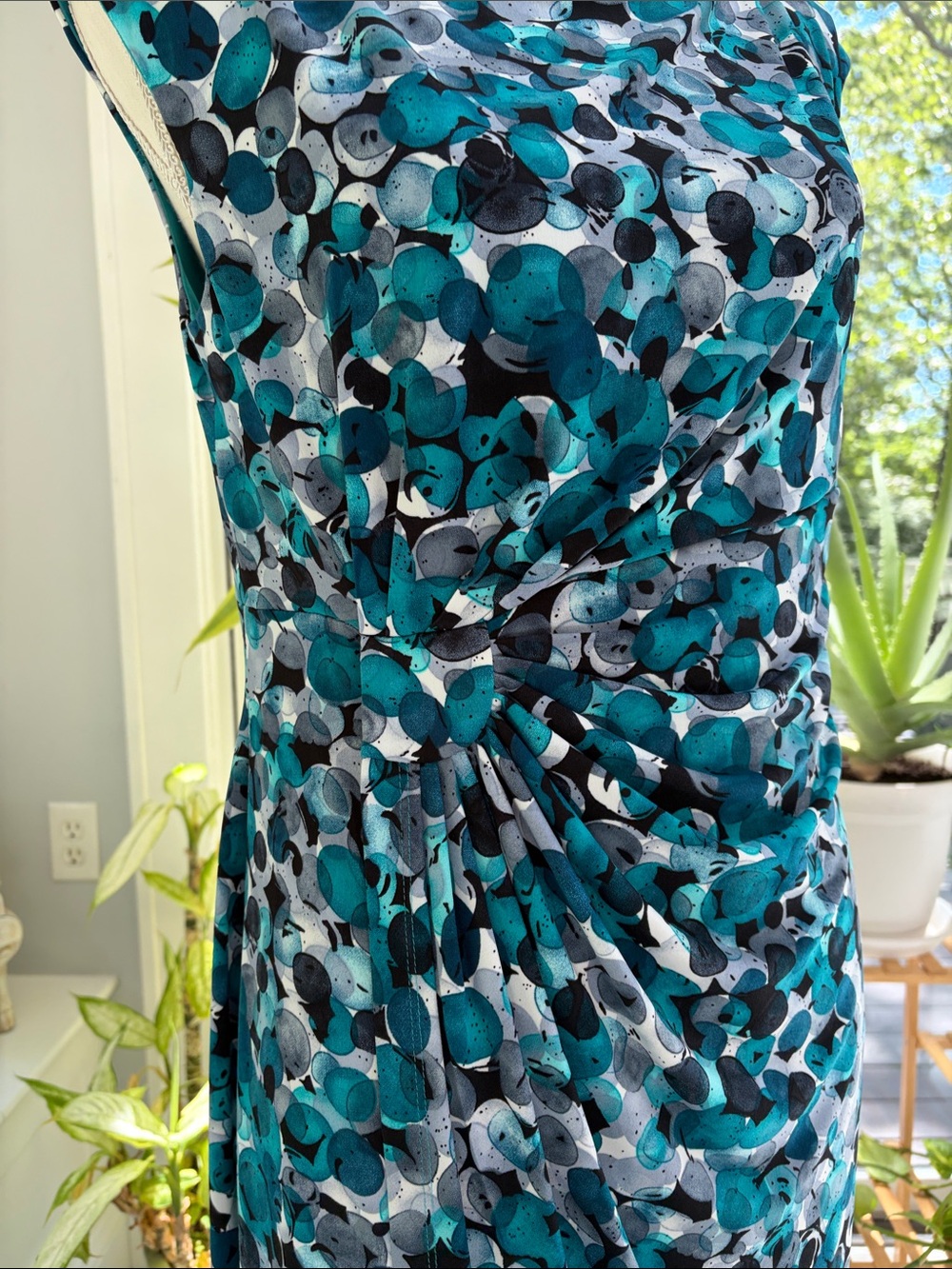 Teal and Black Dot Print Ruched Sheath Dress - Picture 2 of 7